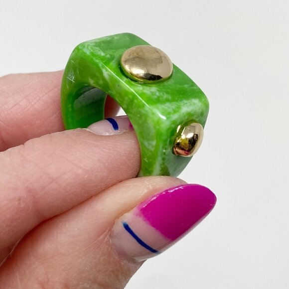 Green Chunky Acrylic Ring Gold Tone Details Statement Size 6 - Picture 5 of 7